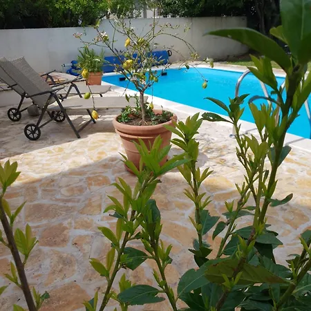 Mali Lovor 아파트 *