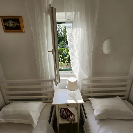 Mali Lovor 아파트 솔린