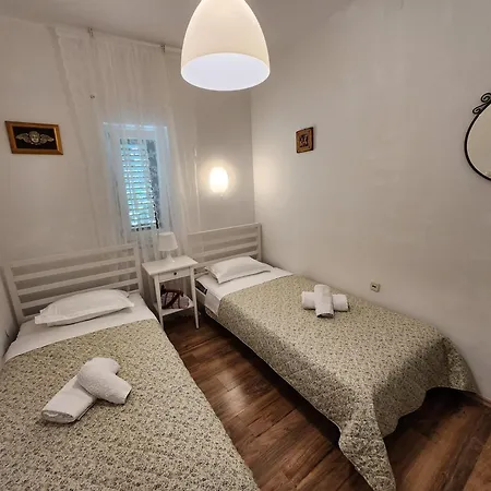 아파트 Mali Lovor *