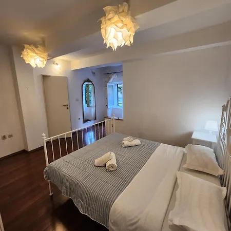 Mali Lovor 아파트 솔린