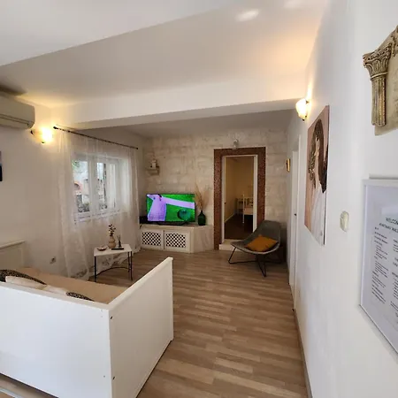 Mali Lovor * Σολίν